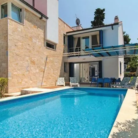 Tajni Vrt Dalmacije Daire Trogir